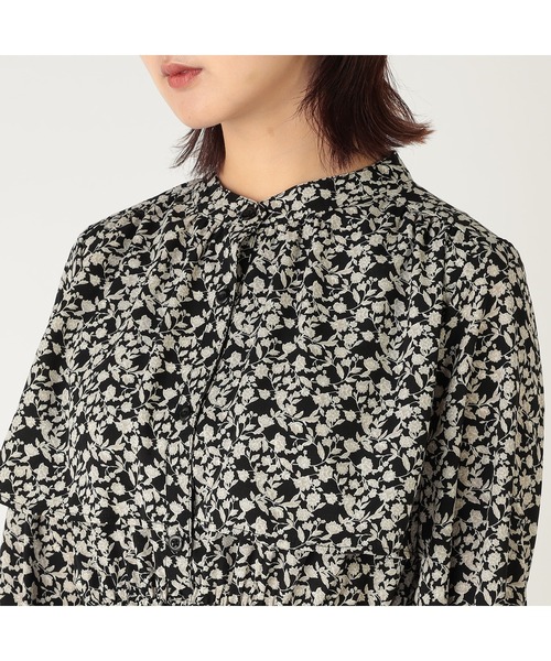 CECIL McBEE（セシルマクビー）の「小花柄バンドカラーワンピース（ワンピース・レディース・ライトベージュ/ブラック・LARGE/MEDIUM）」の5枚目の写真