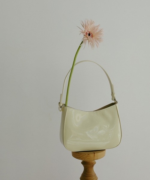 EFOLE（エフォル）の「エナメル  ミニ ショルダー バッグ（ショルダーバッグ・レディース・キャメル/オフホワイト/グリーン・FREE）」の2枚目の写真