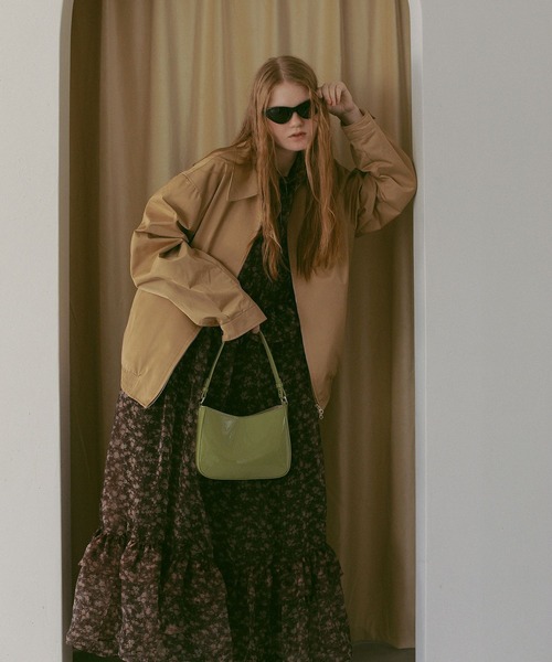 EFOLE（エフォル）の「エナメル  ミニ ショルダー バッグ（ショルダーバッグ・レディース・キャメル/オフホワイト/グリーン・FREE）」の5枚目の写真