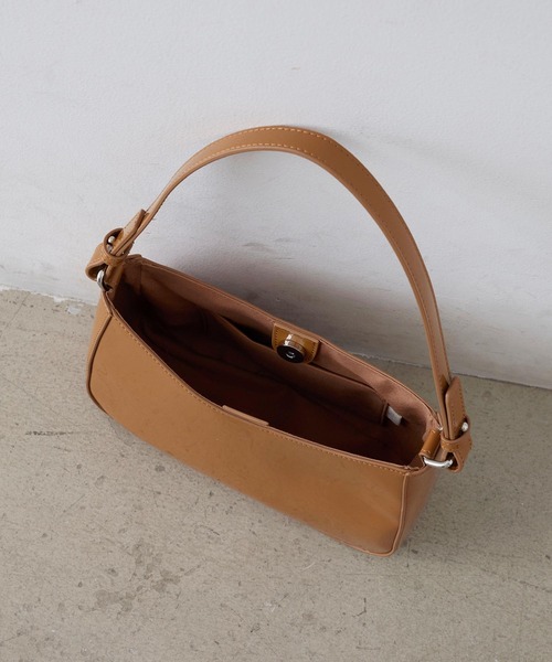 EFOLE（エフォル）の「エナメル  ミニ ショルダー バッグ（ショルダーバッグ・レディース・キャメル/オフホワイト/グリーン・FREE）」の10枚目の写真