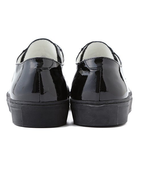 BEAMS（ビームス）の「BEAMS / パテント プレーントゥ スニーカー（スニーカー・メンズ・ブラック・40/39/41/42/43）」の2枚目の写真