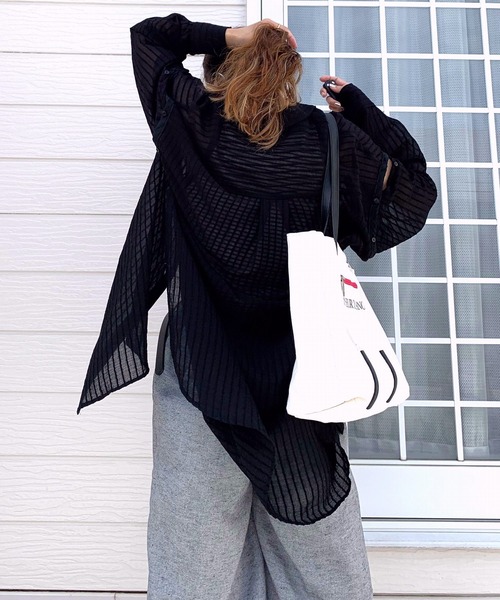 Q（キュー）の「シアーマルチwayシャツ（シャツ/ブラウス・レディース・ブラック/ライトブルー・MEDIUM）」の22枚目の写真