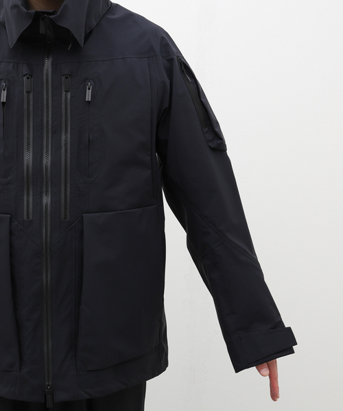 WHITE MOUNTAINEERING(ホワイトマウンテニアリング)の「【White Mountaineering】GORE-TEX 3L JACKET BK2471201(その他アウター・メンズ・ブラック・3/2)」の8枚目の写真