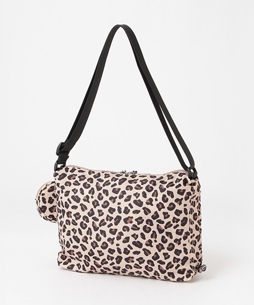 X-girl Stages(エックスガールステージス)の「メタリックロゴサイドドロストショルダーバッグ(ショルダーバッグ・キッズ・マルチ/ブラック・FREE)」の4枚目の写真