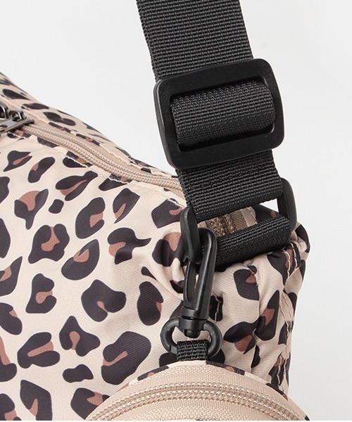 X-girl Stages(エックスガールステージス)の「メタリックロゴサイドドロストショルダーバッグ(ショルダーバッグ・キッズ・マルチ/ブラック・FREE)」の6枚目の写真