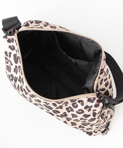 X-girl Stages(エックスガールステージス)の「メタリックロゴサイドドロストショルダーバッグ(ショルダーバッグ・キッズ・マルチ/ブラック・FREE)」の10枚目の写真