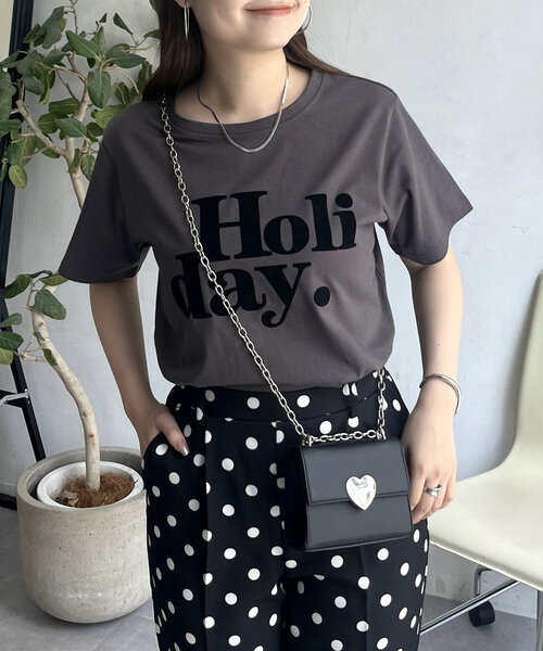 prose verse（プロズヴェール）の「【Holiday】フロッキーロゴTシャツ（Tシャツ/カットソー・レディース・オフホワイト/チャコールグレー・MEDIUM/LARGE）」の2枚目の写真