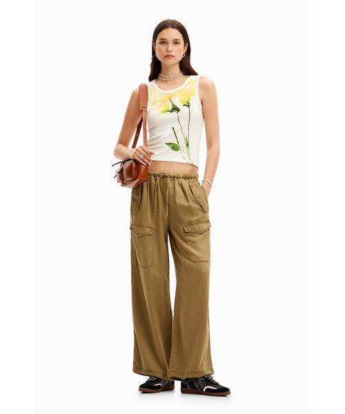 Desigual（デシグアル）の「FLORETAイエローブロッサム タンクトップ（Tシャツ/カットソー・レディース・ホワイト・S/M/L/XL/XS）」の4枚目の写真