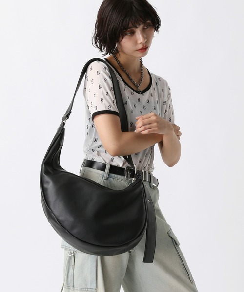PAGEBOY(ページボーイ)の「ヘンケイBIGショルダー(ショルダーバッグ・レディース・ブラック/ブラウン・FREE)」の4枚目の写真