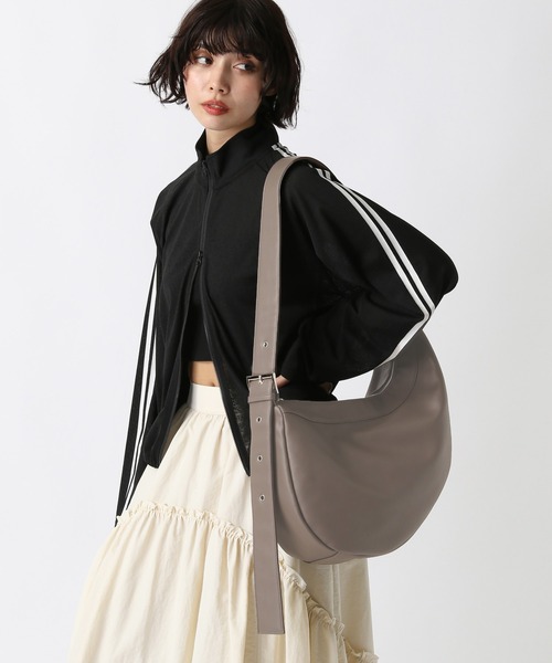 PAGEBOY(ページボーイ)の「ヘンケイBIGショルダー(ショルダーバッグ・レディース・ブラック/ブラウン・FREE)」の5枚目の写真