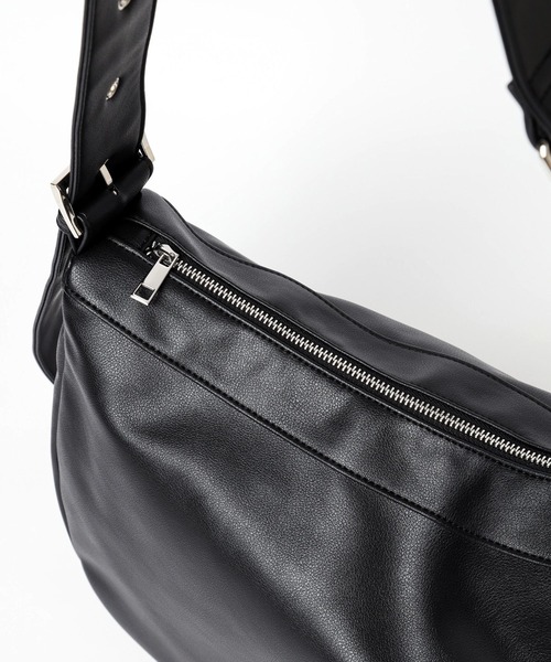PAGEBOY(ページボーイ)の「ヘンケイBIGショルダー(ショルダーバッグ・レディース・ブラック/ブラウン・FREE)」の16枚目の写真