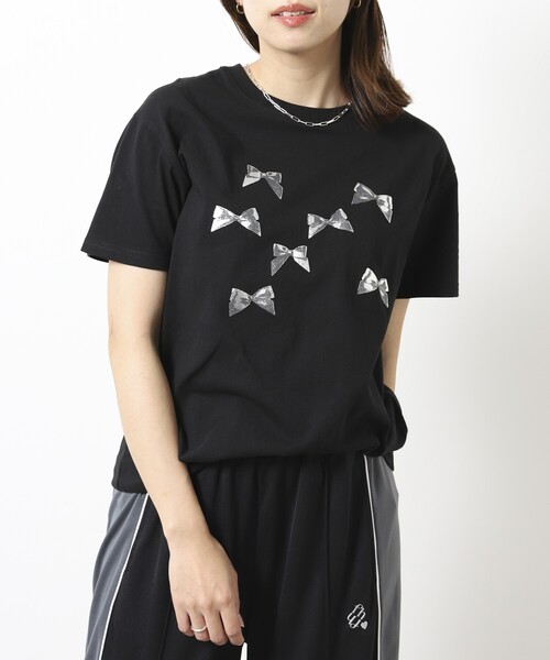 Firsthand（ファーストハンド）の「Firsthand/ファーストハンド オーガニックコットンリボン箔プリントTシャツ / フロントデザインTシャツ（Tシャツ/カットソー・レディース・ブラック/ホワイト/ネイビー・FREE）」の2枚目の写真