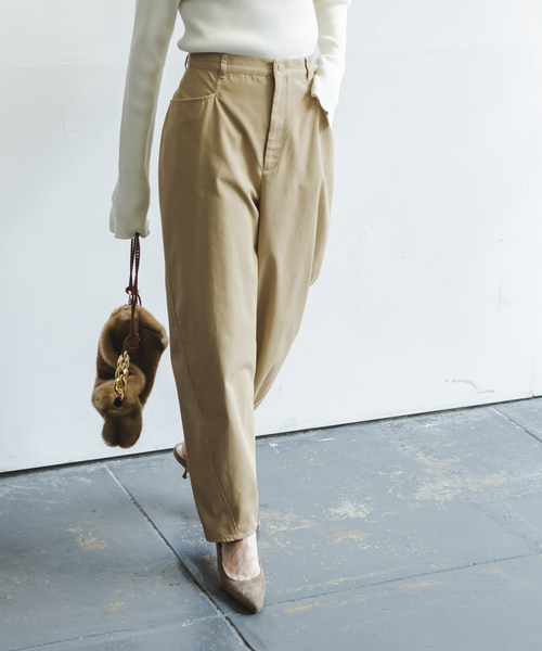 Noble（ノーブル）の「《追加》カーブシルエットパンツ（チノパンツ・レディース・ブラック/ベージュ・36/38/40）」の2枚目の写真