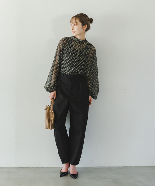 Noble（ノーブル）の「《追加》カーブシルエットパンツ（チノパンツ・レディース・ブラック/ベージュ・36/38/40）」の4枚目の写真