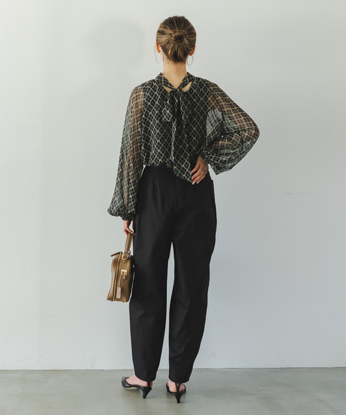 Noble（ノーブル）の「《追加》カーブシルエットパンツ（チノパンツ・レディース・ブラック/ベージュ・36/38/40）」の5枚目の写真