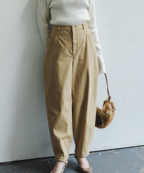 Noble（ノーブル）の「《追加》カーブシルエットパンツ（チノパンツ・レディース・ブラック/ベージュ・36/38/40）」の14枚目の写真