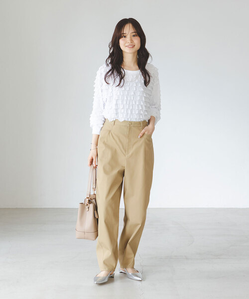 Noble（ノーブル）の「《追加》カーブシルエットパンツ（チノパンツ・レディース・ブラック/ベージュ・36/38/40）」の17枚目の写真