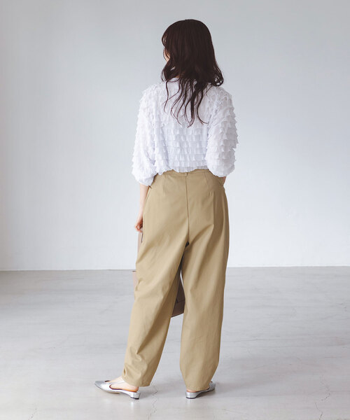 Noble（ノーブル）の「《追加》カーブシルエットパンツ（チノパンツ・レディース・ブラック/ベージュ・36/38/40）」の18枚目の写真