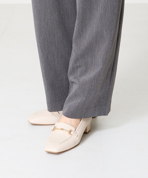 WA ORiental TRaffic（ダブルエーオリエンタルトラフィック）の「メタリックラインビットヒールローファー 42301（ローファー・レディース・ベージュ/ブラック/グリーン/ブラウン・34/35/36/37/38/39/40/41/42/33/43）」の3枚目の写真