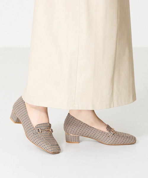 WA ORiental TRaffic（ダブルエーオリエンタルトラフィック）の「メタリックラインビットヒールローファー 42301（ローファー・レディース・ベージュ/ブラック/グリーン/ブラウン・34/35/36/37/38/39/40/41/42/33/43）」の2枚目の写真