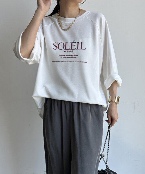 DouDou（ドゥドゥ）の「SOLEILジョーゼットロゴTEE（Tシャツ/カットソー・レディース・チャコールグレー/ホワイト/ベージュ・FREE）」の2枚目の写真
