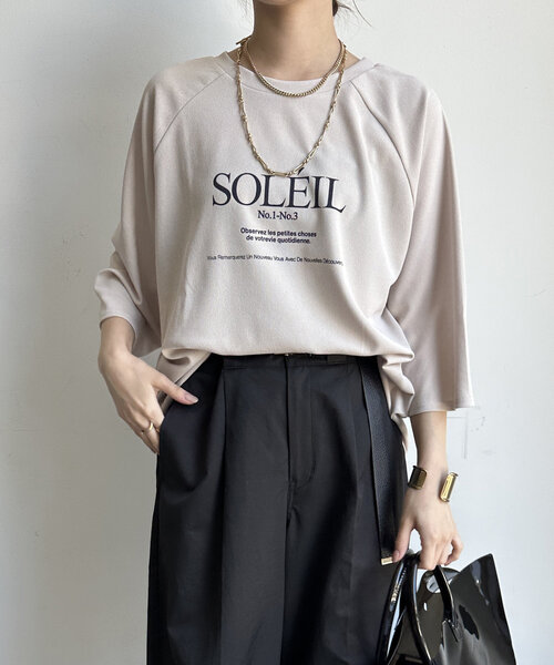 DouDou（ドゥドゥ）の「SOLEILジョーゼットロゴTEE（Tシャツ/カットソー・レディース・チャコールグレー/ホワイト/ベージュ・FREE）」の5枚目の写真