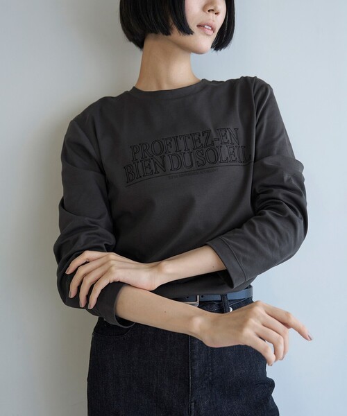 UNFILO（アンフィーロ）の「ロゴ刺繍 Tシャツ（Tシャツ/カットソー・レディース・ホワイト系/グレー系・X-LARGE/XX-LARGE）」の2枚目の写真