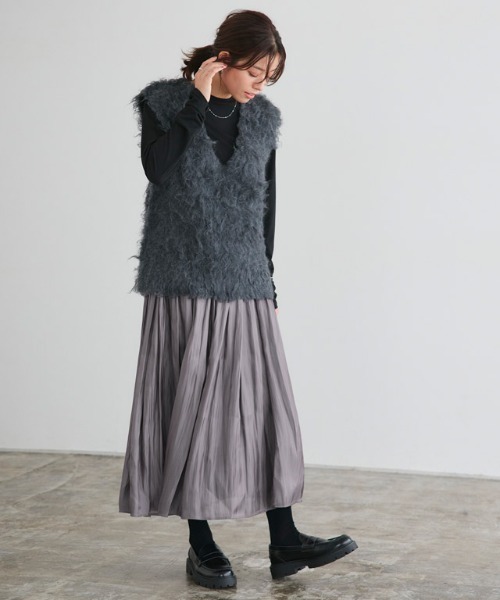 Pierrot(ピエロ)の「シャイニーフレアロングスカート(スカート・レディース・チャコール/グレイッシュベージュ・PM/L/M)」の15枚目の写真