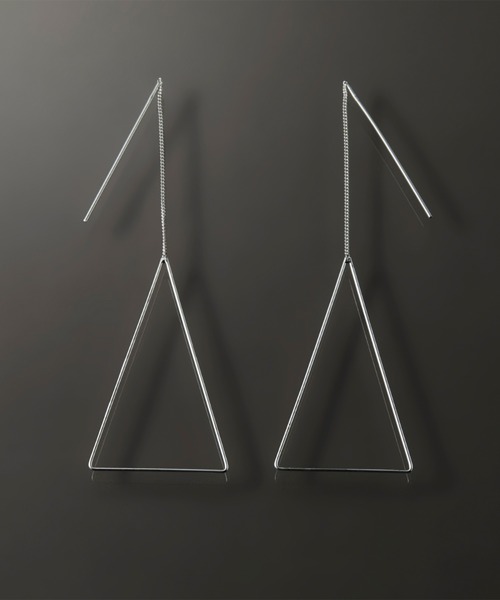 YArKA（ヤーカ）の「【YArKA/ヤーカ】narrow stick triangle earing(pierce)[pcps2] / 細棒三角ピアス（ピアス（両耳用）・レディース・シルバー・FREE）」の2枚目の写真