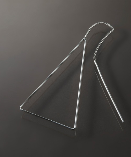 YArKA（ヤーカ）の「【YArKA/ヤーカ】narrow stick triangle earing(pierce)[pcps2] / 細棒三角ピアス（ピアス（両耳用）・レディース・シルバー・FREE）」の3枚目の写真