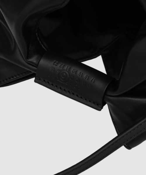 MM6 Maison Margiela（ｴﾑｴﾑｼｯｸｽ ﾒｿﾞﾝ ﾏﾙｼﾞｪﾗ）の「Japanese Crossbody Bag（ショルダーバッグ・レディース・ブラック・UNI）」の4枚目の写真