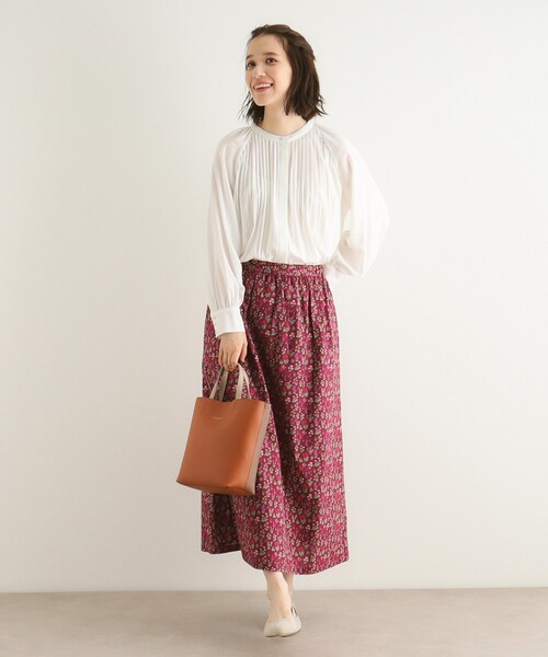 LAURA ASHLEY（ローラアシュレイ）の「【ショルダーストラップ付／合成皮革】縦型トートバッグ（トートバッグ・レディース・グリーン/ブラック/ライトベージュ/キャメル・00）」の7枚目の写真