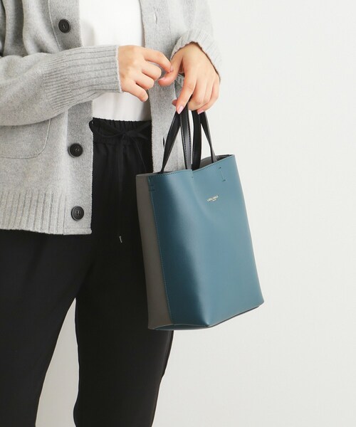 LAURA ASHLEY（ローラアシュレイ）の「【ショルダーストラップ付／合成皮革】縦型トートバッグ（トートバッグ・レディース・グリーン/ブラック/ライトベージュ/キャメル・00）」の13枚目の写真