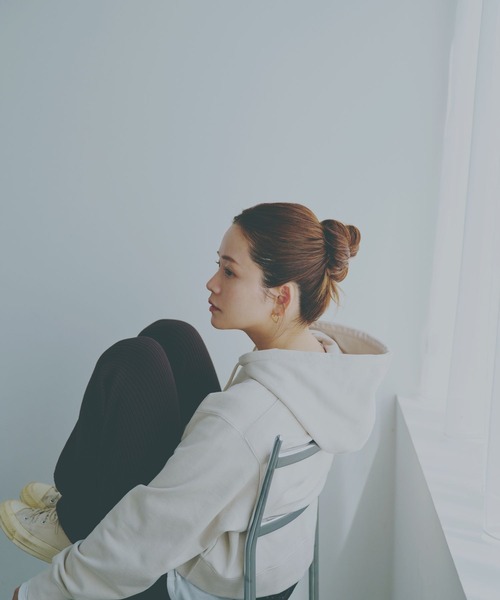 GLOBAL WORK（グローバルワーク）の「高山直子さんコラボ/ショートフーディー/EiiS/133551（パーカー・レディース・ブラック/グレー/オフホワイト・SMALL/X-SMALL）」の20枚目の写真