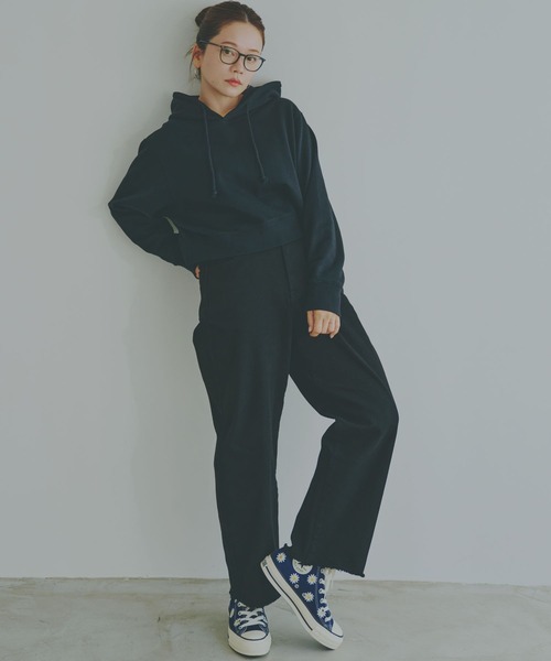 GLOBAL WORK（グローバルワーク）の「高山直子さんコラボ/ショートフーディー/EiiS/133551（パーカー・レディース・ブラック/グレー/オフホワイト・SMALL/X-SMALL）」の22枚目の写真