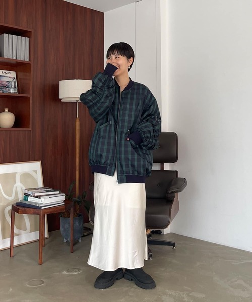 KBF（ケイビーエフ）の「BIGギャザースリーブMA-1（MA-1・レディース・ブラック/アイボリー/ブラック系その他・ONE）」の3枚目の写真