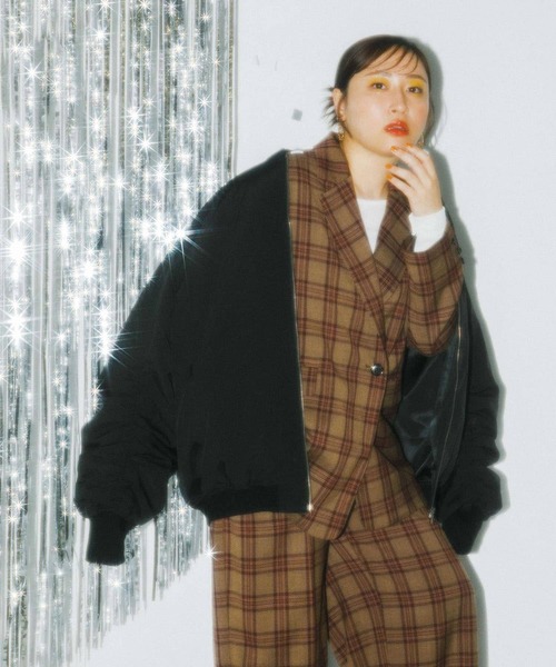 KBF（ケイビーエフ）の「BIGギャザースリーブMA-1（MA-1・レディース・ブラック/アイボリー/ブラック系その他・ONE）」の4枚目の写真