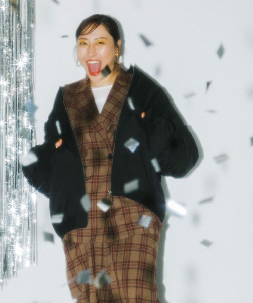 KBF（ケイビーエフ）の「BIGギャザースリーブMA-1（MA-1・レディース・ブラック/アイボリー/ブラック系その他・ONE）」の5枚目の写真