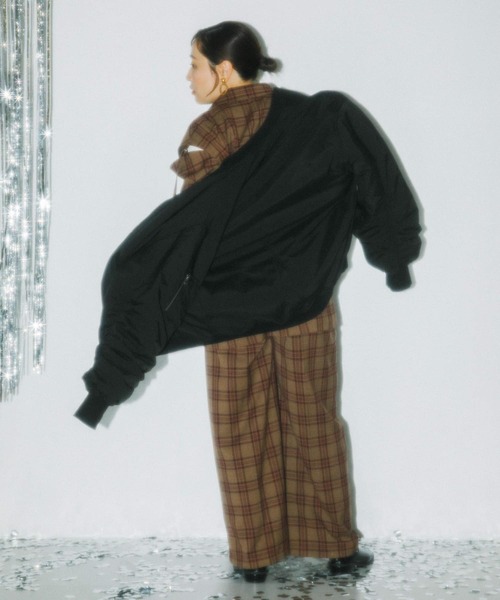 KBF（ケイビーエフ）の「BIGギャザースリーブMA-1（MA-1・レディース・ブラック/アイボリー/ブラック系その他・ONE）」の12枚目の写真