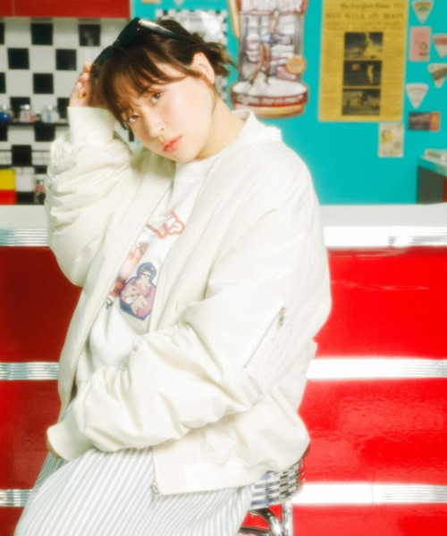 KBF（ケイビーエフ）の「BIGギャザースリーブMA-1（MA-1・レディース・ブラック/アイボリー/ブラック系その他・ONE）」の21枚目の写真