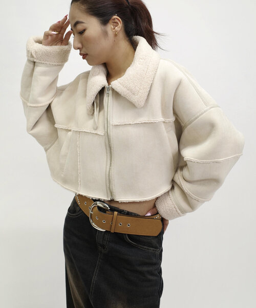 WHO'S WHO gallery(フーズフーギャラリー)の「【WEB限定】リメイクライクコンパクトムートンジャケット(ムートンコート・レディース・チャコールグレー/アイボリー/ブラック・FREE)」の5枚目の写真