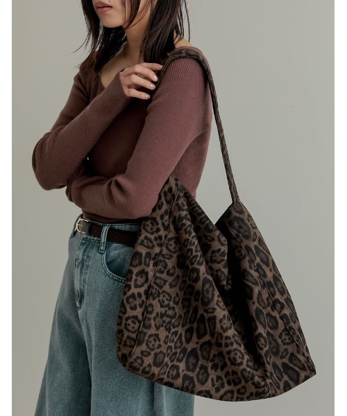 Re:EDIT（リエディ）の「フェイクスエードワンショルダーバッグ（ショルダーバッグ・レディース・ブラック/キャメル/ブラウン/レオパード・FREE）」の4枚目の写真