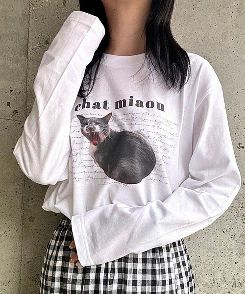 merrylatte(メリーラテ)の「CAT英字デザインロングTシャツ(Tシャツ/カットソー・レディース・ホワイト・MEDIUM)」の1枚目の写真