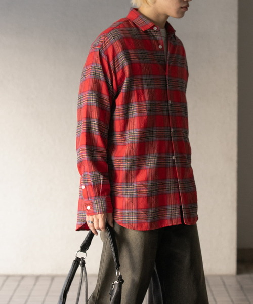 SENSE OF PLACE by URBAN RESEARCH(センスオブプレイスバイアーバンリサーチ)の「ダメージチェックルーズシャツ(シャツ/ブラウス・メンズ・ブラック/レッド/グリーン・LARGE/MEDIUM)」の3枚目の写真