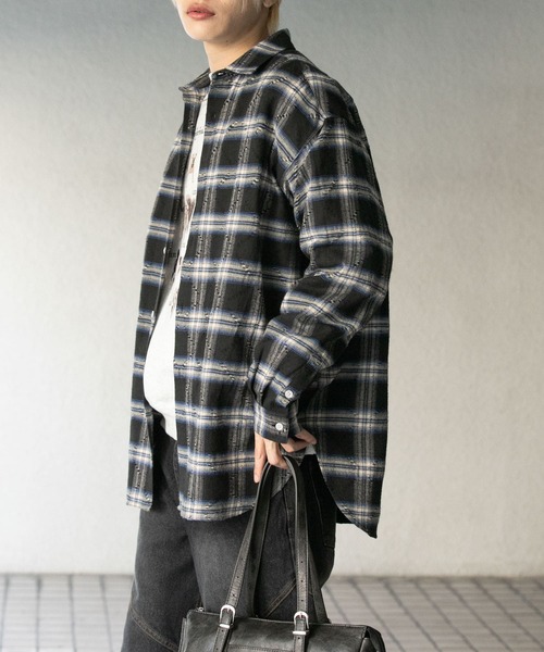 SENSE OF PLACE by URBAN RESEARCH(センスオブプレイスバイアーバンリサーチ)の「ダメージチェックルーズシャツ(シャツ/ブラウス・メンズ・ブラック/レッド/グリーン・LARGE/MEDIUM)」の5枚目の写真
