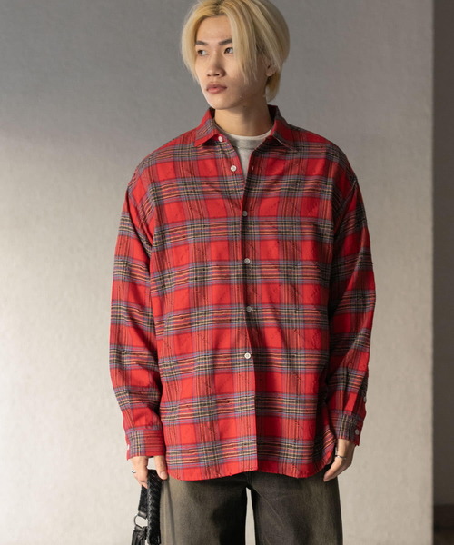 SENSE OF PLACE by URBAN RESEARCH(センスオブプレイスバイアーバンリサーチ)の「ダメージチェックルーズシャツ(シャツ/ブラウス・メンズ・ブラック/レッド/グリーン・LARGE/MEDIUM)」の9枚目の写真