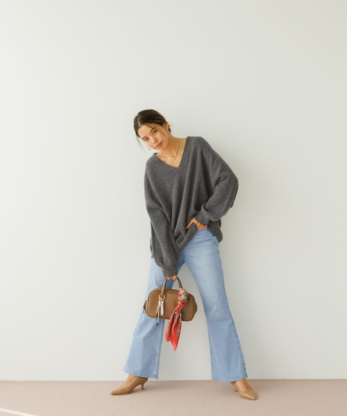 BAYFLOW（ベイフロー）の「[ウエストゴム・もも周りすっきり]ベーシックフレアデニム（デニムパンツ・レディース・サックスブルー/インディゴブルー・SMALL/MEDIUM/LARGE）」の3枚目の写真