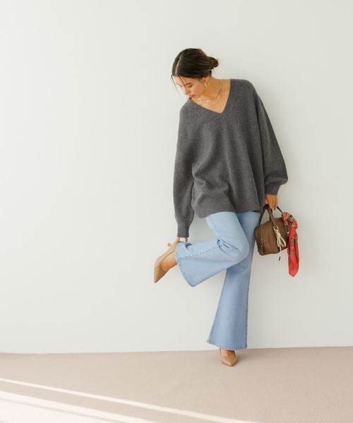 BAYFLOW（ベイフロー）の「[ウエストゴム・もも周りすっきり]ベーシックフレアデニム（デニムパンツ・レディース・サックスブルー/インディゴブルー・SMALL/MEDIUM/LARGE）」の6枚目の写真