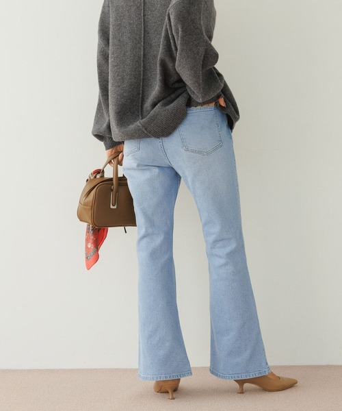 BAYFLOW（ベイフロー）の「[ウエストゴム・もも周りすっきり]ベーシックフレアデニム（デニムパンツ・レディース・サックスブルー/インディゴブルー・SMALL/MEDIUM/LARGE）」の10枚目の写真