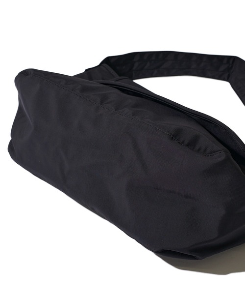 OUTDOOR PRODUCTS（アウトドアプロダクツ）の「【OUTDOOR PRODUCTS / アウトドアプロダクツ】Nylon Messenger Bag / メッセンジャーバック（ショルダーバッグ・レディース・ブラック/グレー・FREE）」の11枚目の写真
